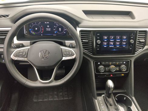 Used 2023 Volkswagen Atlas SE w/ Black Wheel Package FWD image 22
