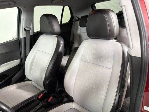 Used 2021 Chevrolet Trax LT FWD image 13