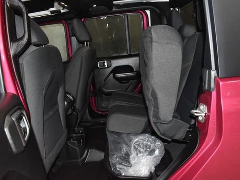 Certified 2024 Jeep Gladiator Sport image 31