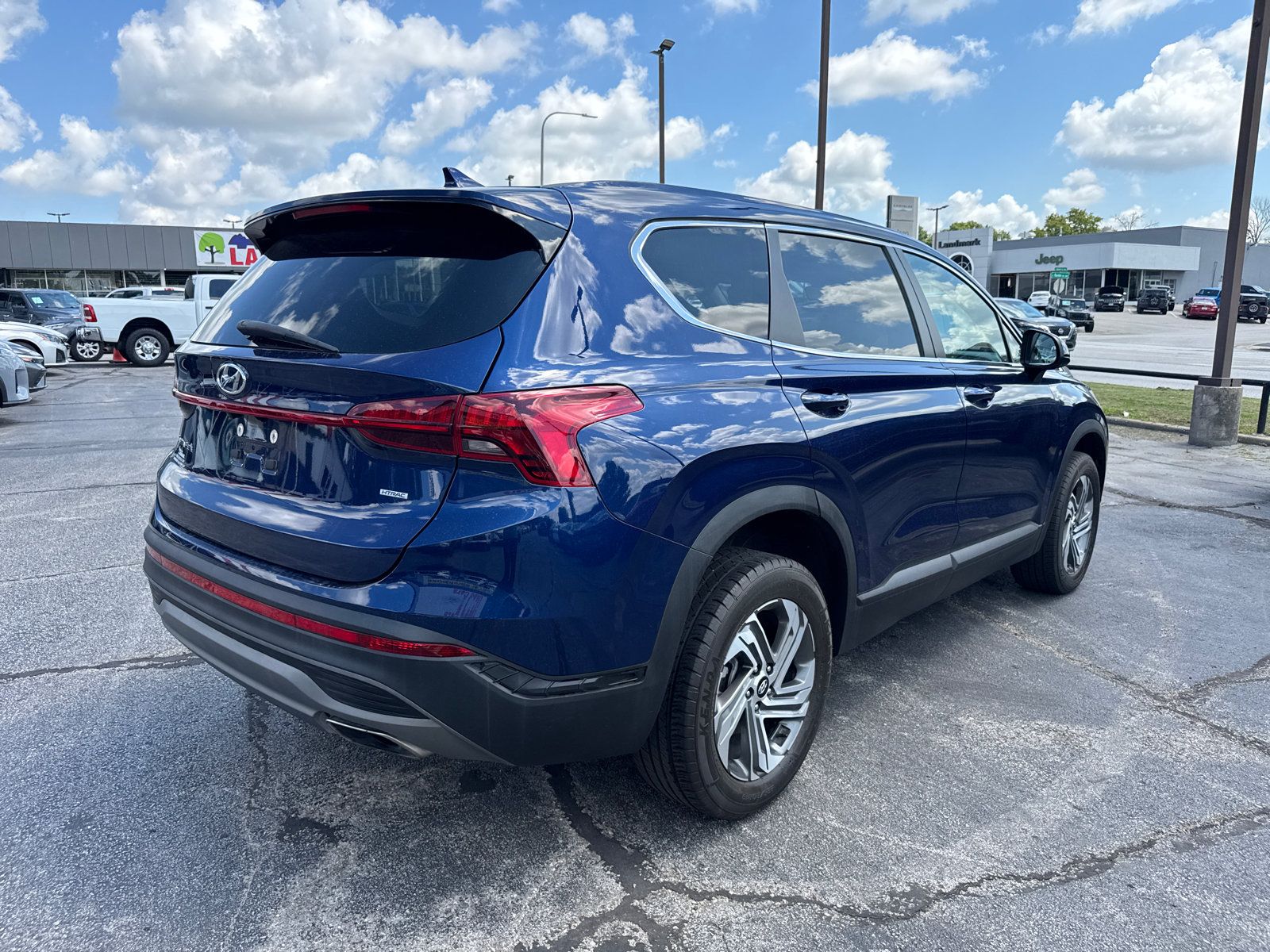 Used 2023 Hyundai Santa Fe SE AWD/4WD image 5