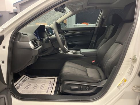 Used 2018 Honda Accord EX image 10