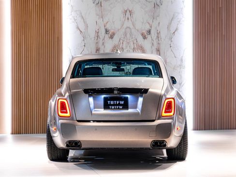 Used 2025 Rolls-Royce Phantom Sedan image 6