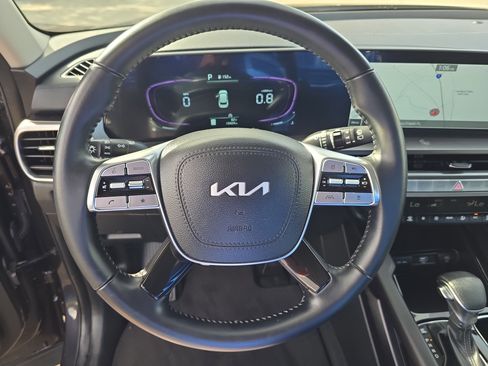 Certified 2025 Kia Telluride LX image 32
