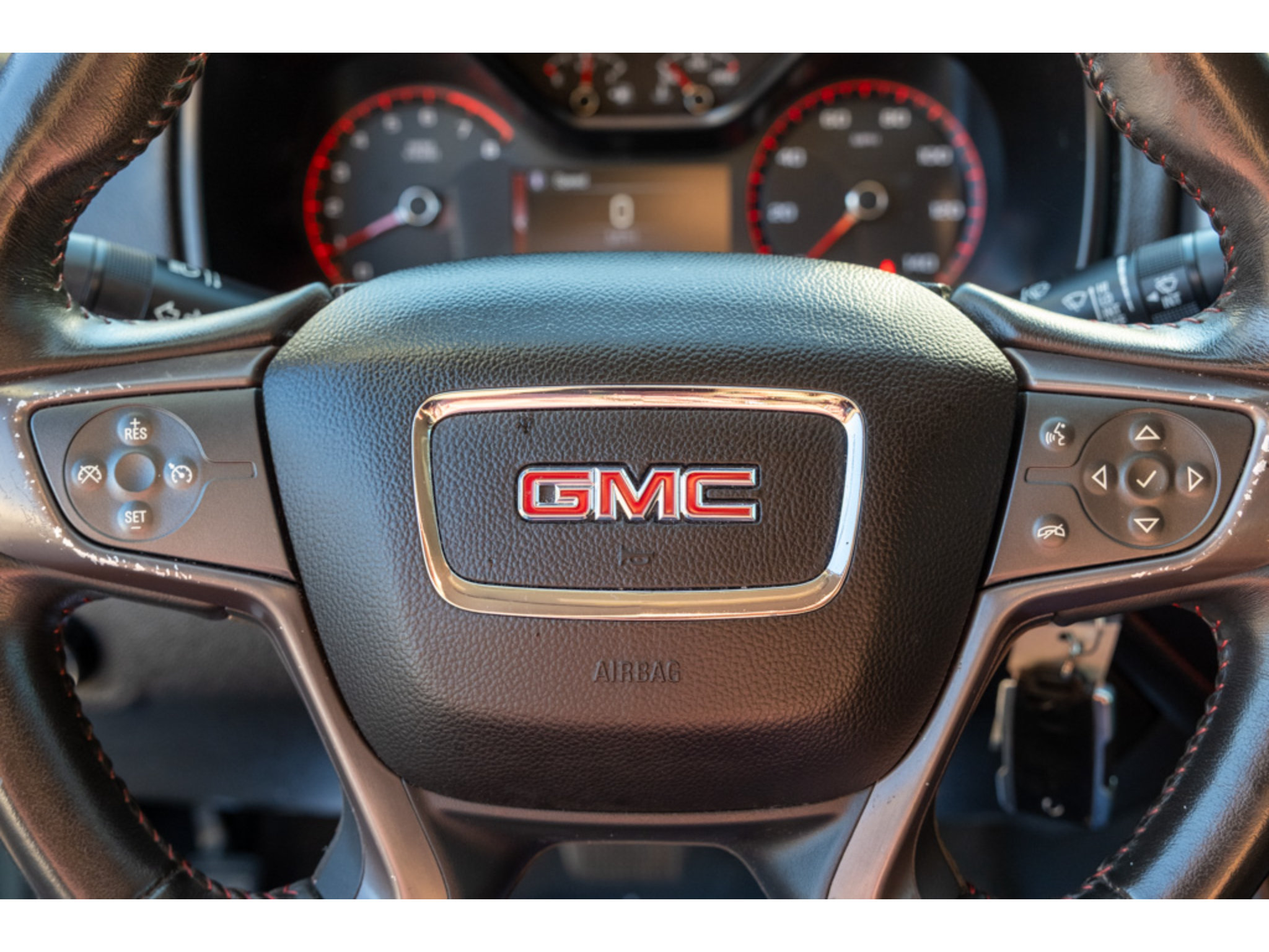 Used 2015 GMC Canyon SLE w/ All-Terrain Package RWD image 17
