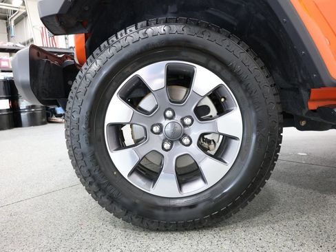 Used 2020 Jeep Wrangler Unlimited Sahara w/ LED Lighting Group AWD/4WD image 5