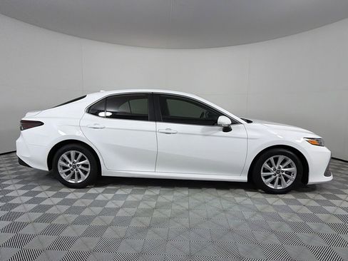 Used 2023 Toyota Camry LE w/ Convenience Package FWD image 4