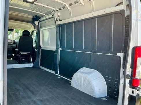 Used 2025 RAM ProMaster 2500 w/ Convenience Group FWD image 13
