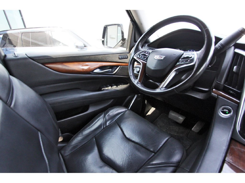 Used 2020 Cadillac Escalade Premium Luxury w/ LPO, Radiant Package AWD/4WD image 8