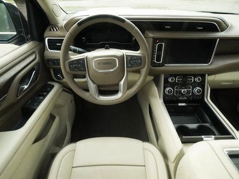 Used 2024 GMC Yukon Denali w/ Denali Reserve Package image 14