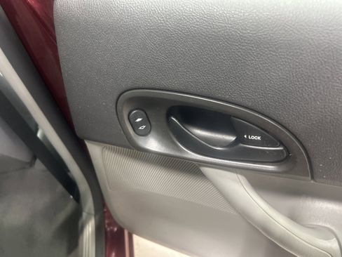 Used 2006 Ford Focus ZX4 image 33