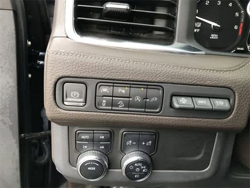 Used 2021 GMC Yukon XL Denali w/ Denali Premium Package image 26