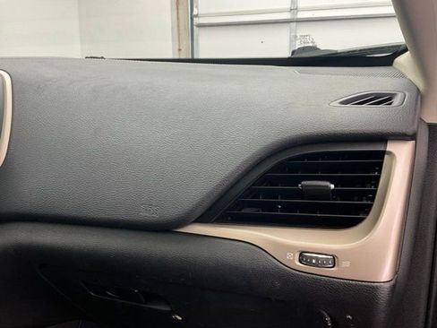 Used 2014 Jeep Cherokee Limited w/ Luxury Group image 10