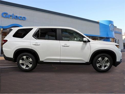 New 2025 Honda Pilot EX-L image 8