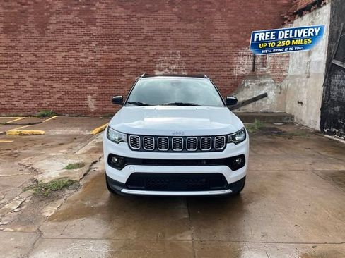 Used 2025 Jeep Compass Limited AWD/4WD image 2