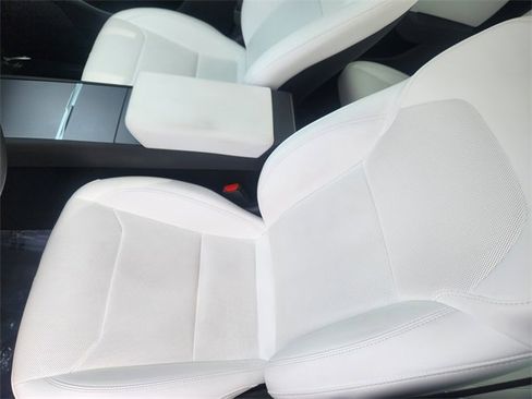 Used 2026 Tesla Model Y AWD image 8