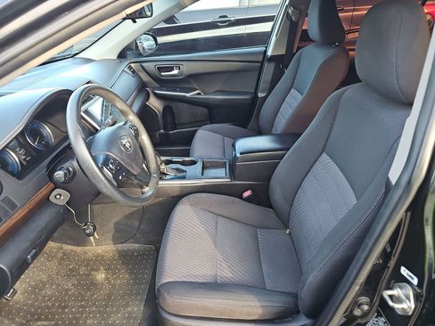 Used 2016 Toyota Camry LE image 11