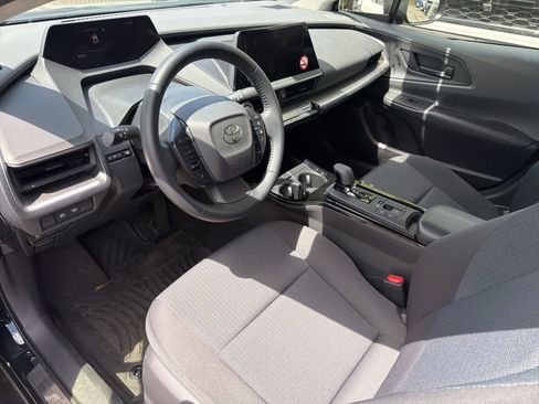 Used 2026 Toyota Prius LE FWD image 5
