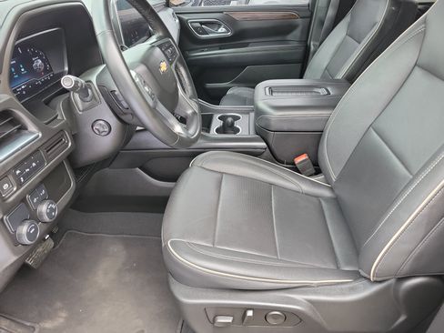 Used 2023 Chevrolet Suburban Premier image 3