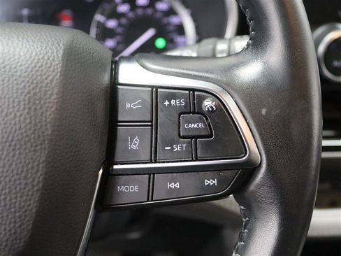 Used 2021 Toyota Highlander XLE image 33