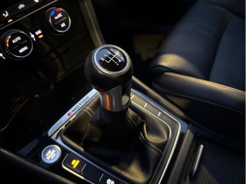 Used 2016 Volkswagen Golf R 4-Door image 22