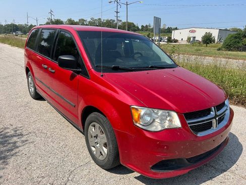 Used 2013 Dodge Grand Caravan American Value Package w/ UConnect Hands-Free Group FWD image 2