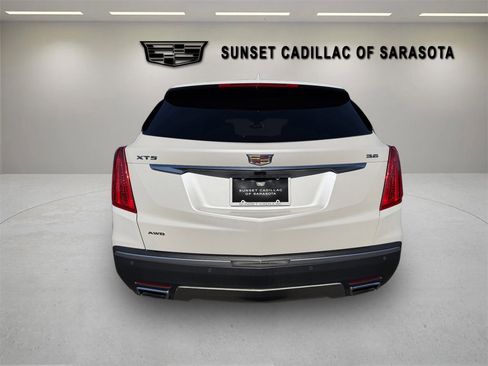 Used 2018 Cadillac XT5 Platinum w/ Driver Assist Package image 4