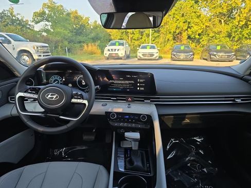 New 2026 Hyundai Elantra Limited FWD image 15