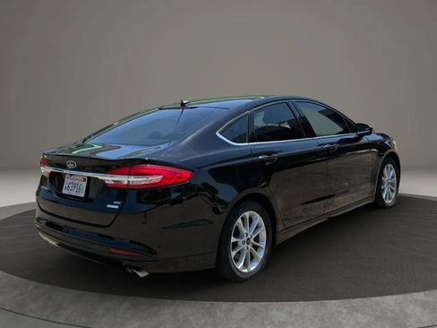 Used 2017 Ford Fusion SE FWD image 6