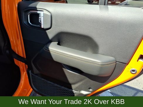 Used 2025 Jeep Wrangler Sahara image 27