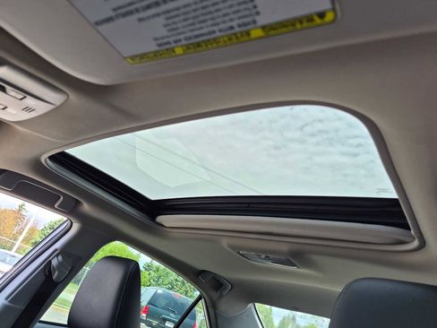 Used 2016 Toyota Corolla LE Premium FWD image 17