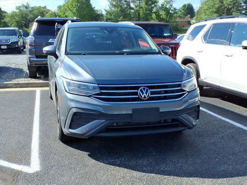 Used 2024 Volkswagen Tiguan SE w/ Panoramic Sunroof Package AWD/4WD image 6