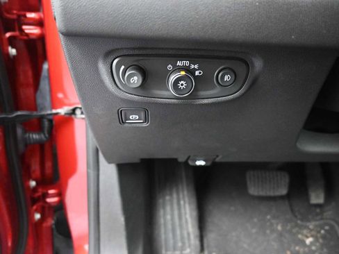 Used 2023 GMC Terrain SLT image 11