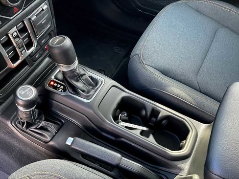 New 2025 Jeep Gladiator Sport image 7