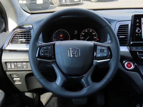 New 2026 Honda Odyssey Touring image 21