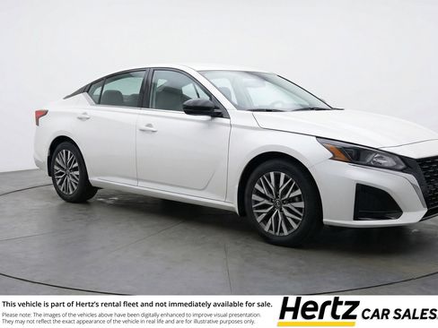 Used 2025 Nissan Altima 2.5 SV FWD image 1