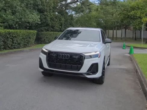Certified 2025 Audi Q7 2.0T Premium Plus AWD/4WD image 3