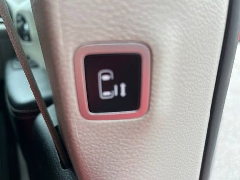 Used 2019 Chrysler Pacifica Touring-L FWD image 23