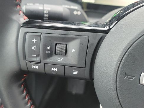 Certified 2025 Nissan Kicks SR image 17