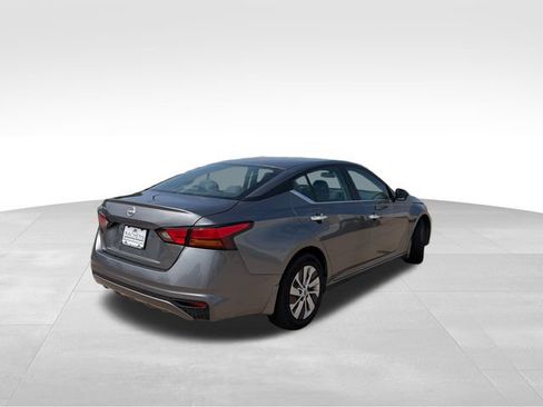 Used 2024 Nissan Altima 2.5 S FWD image 6