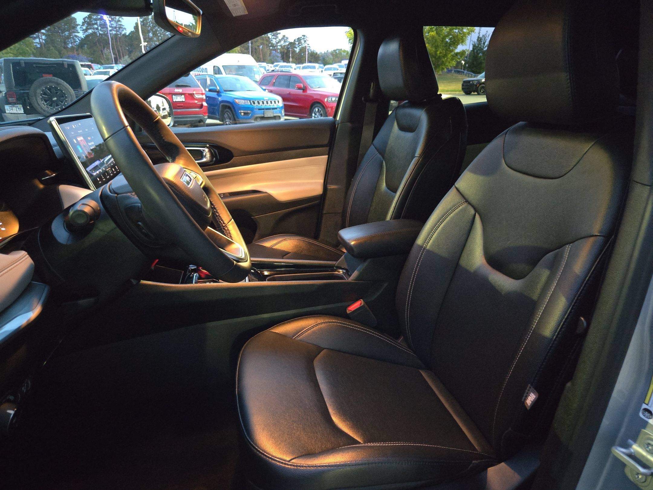 Used 2025 Jeep Compass Limited AWD/4WD image 24