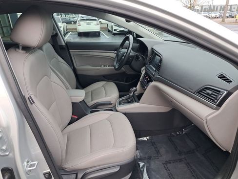 Used 2017 Hyundai Elantra Limited image 18