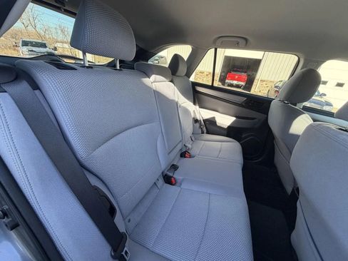Used 2019 Subaru Outback 2.5i AWD/4WD image 16