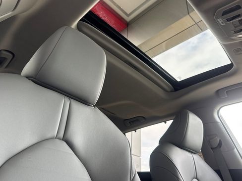 New 2026 Toyota Highlander XLE image 17
