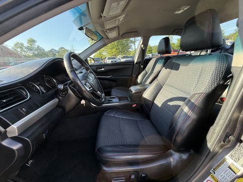 Used 2015 Toyota Camry SE FWD image 10
