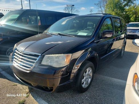 Used 2010 Chrysler Town & Country Touring FWD image 1