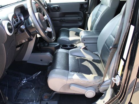 Used 2010 Jeep Wrangler Unlimited Sahara image 12