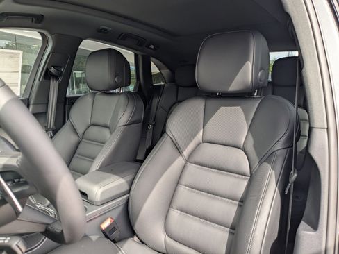 New 2026 Porsche Macan image 5