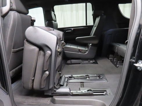 Used 2025 Chevrolet Suburban High Country image 52