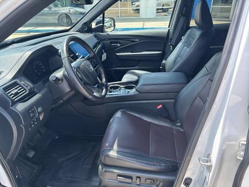 Certified 2025 Honda Ridgeline Black Edition image 9
