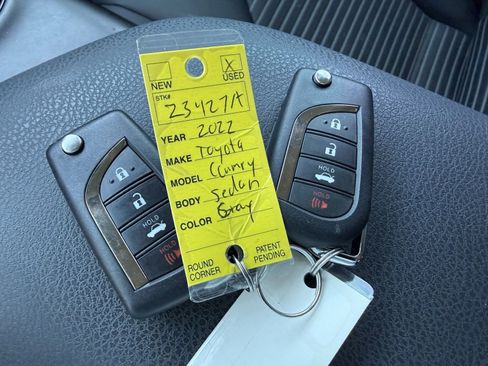 Used 2022 Toyota Camry SE w/ Carpet Mat Package (TMS) image 42